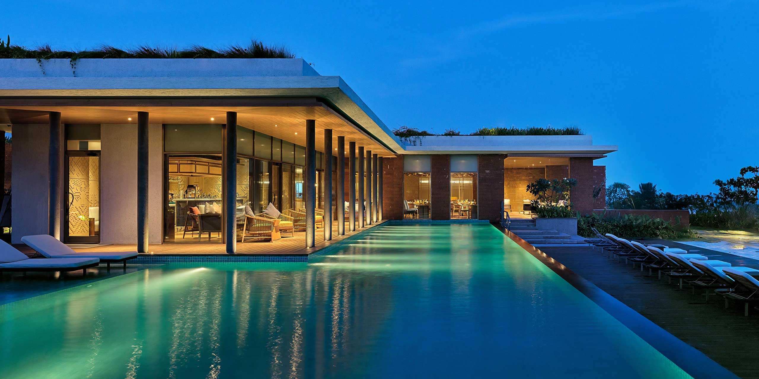 Taj-Puri-Odisha-East-India-Pool-Speciality-Restaurant